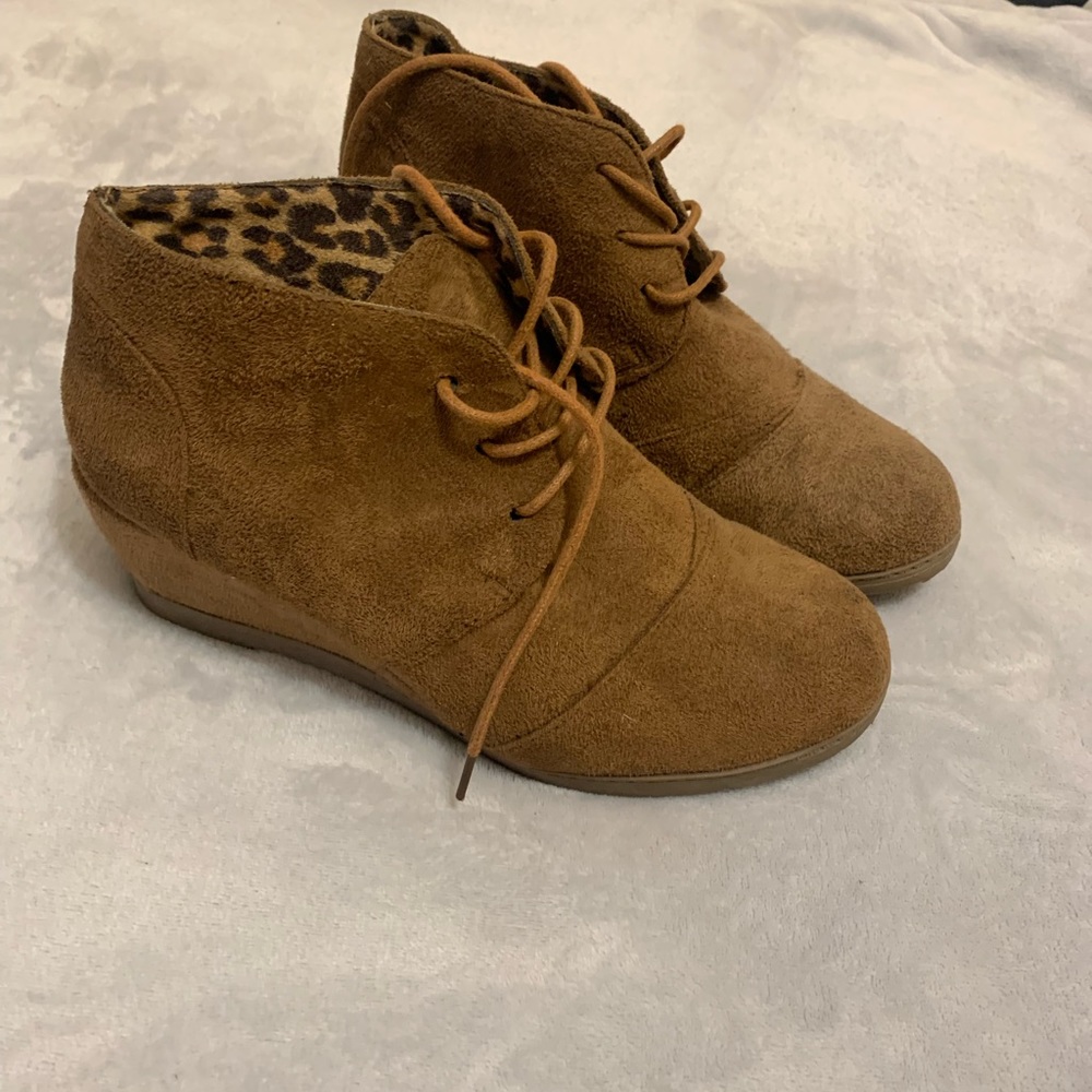 Women’s Tan Wedges